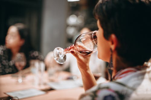 Comment mettre en valeur vos vins et spiritueux dans votre restaurant?